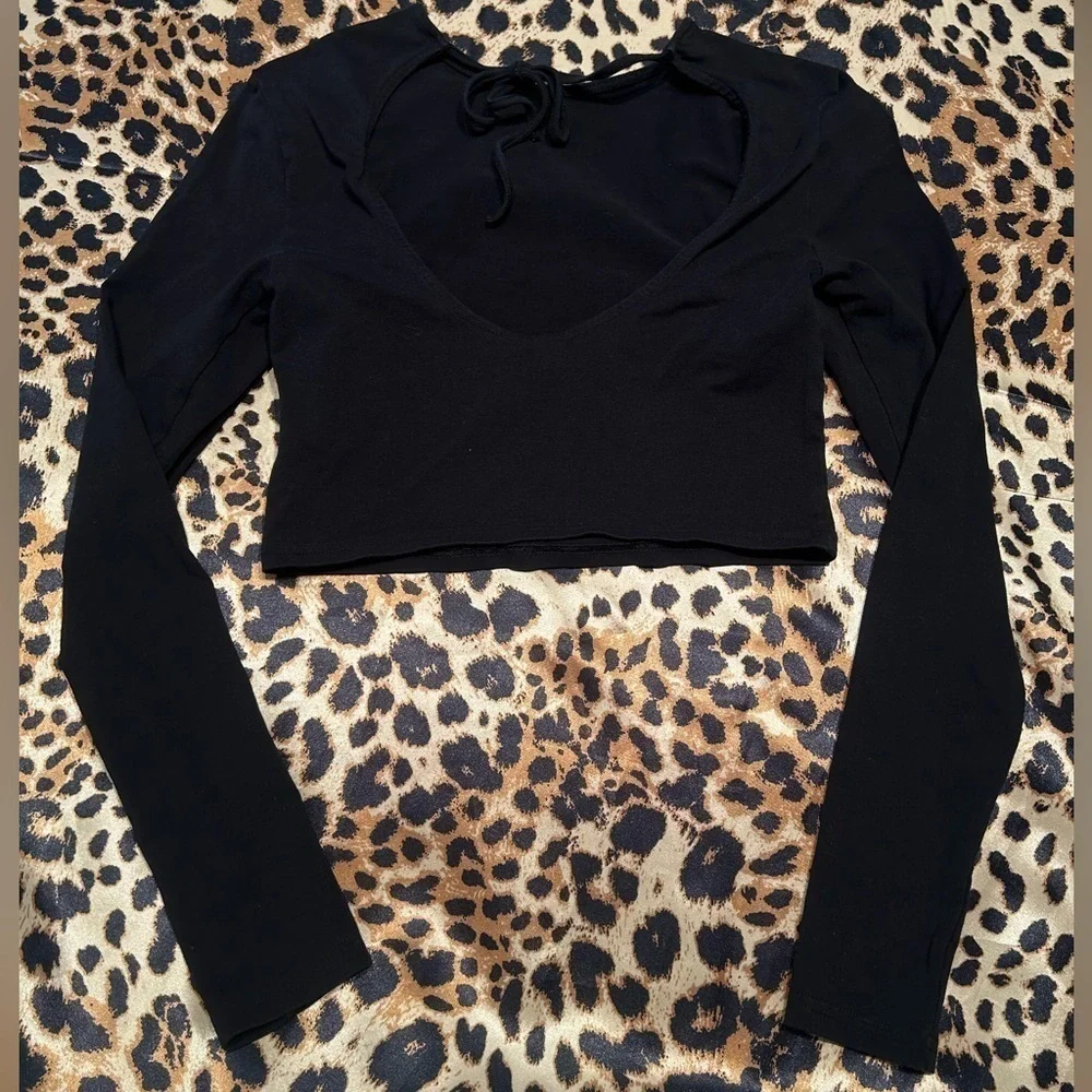 H&M Black Long Sleeve Tie Back Crop Top
